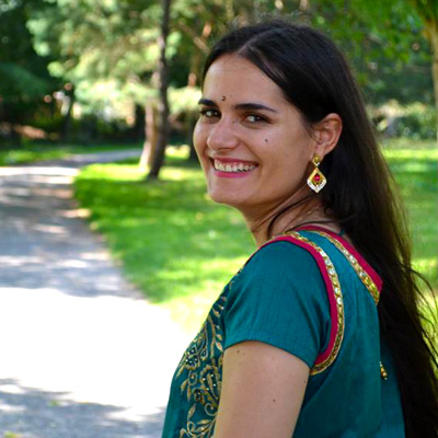 Alexandra Del Sol <i class='pe pe-7s-plus'></i>