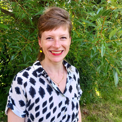 Julie Oosthoek - Radha <i class='pe pe-7s-plus'></i>